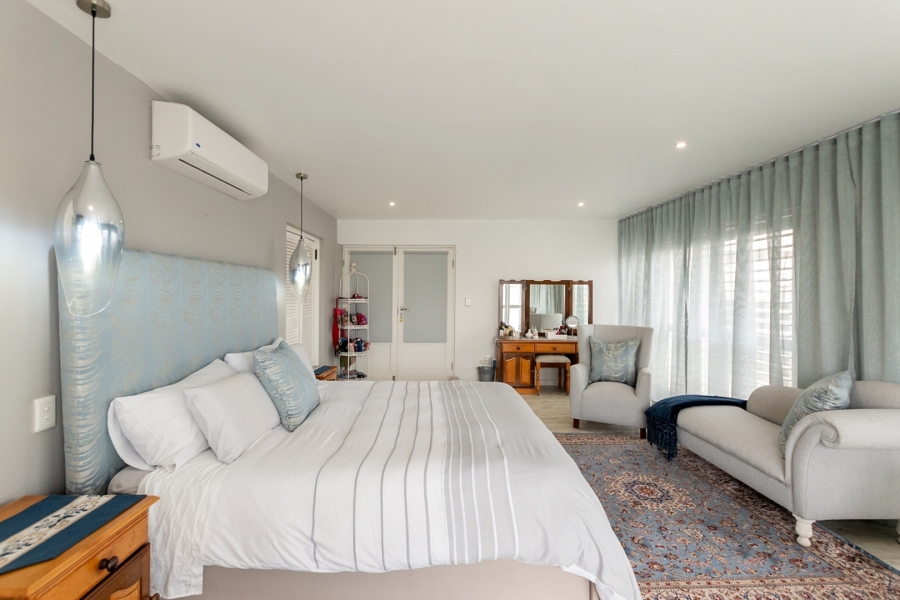 4 Bedroom Property for Sale in Paradise Beach Western Cape